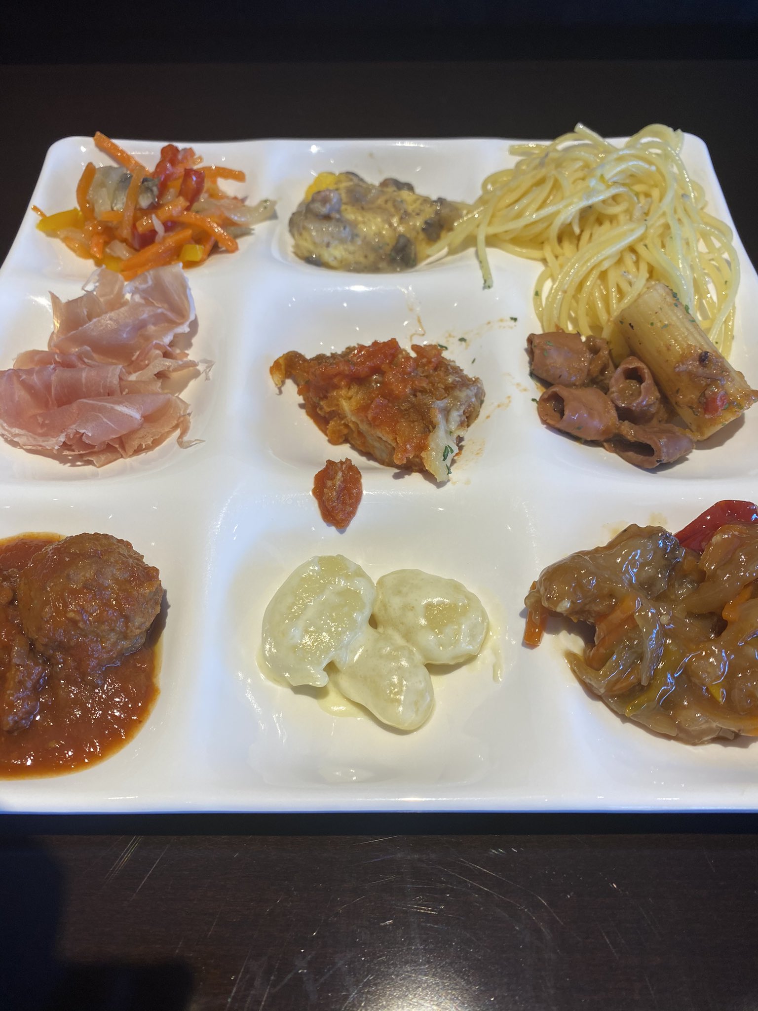 あちゃっし High Ambition 道の駅長岡花火館 長岡市喜多町 ランチブッフェに 味も雰囲気も道の駅とは思えないクオリティ 使い捨てマスクケースも用意されていて 1000ポインツ