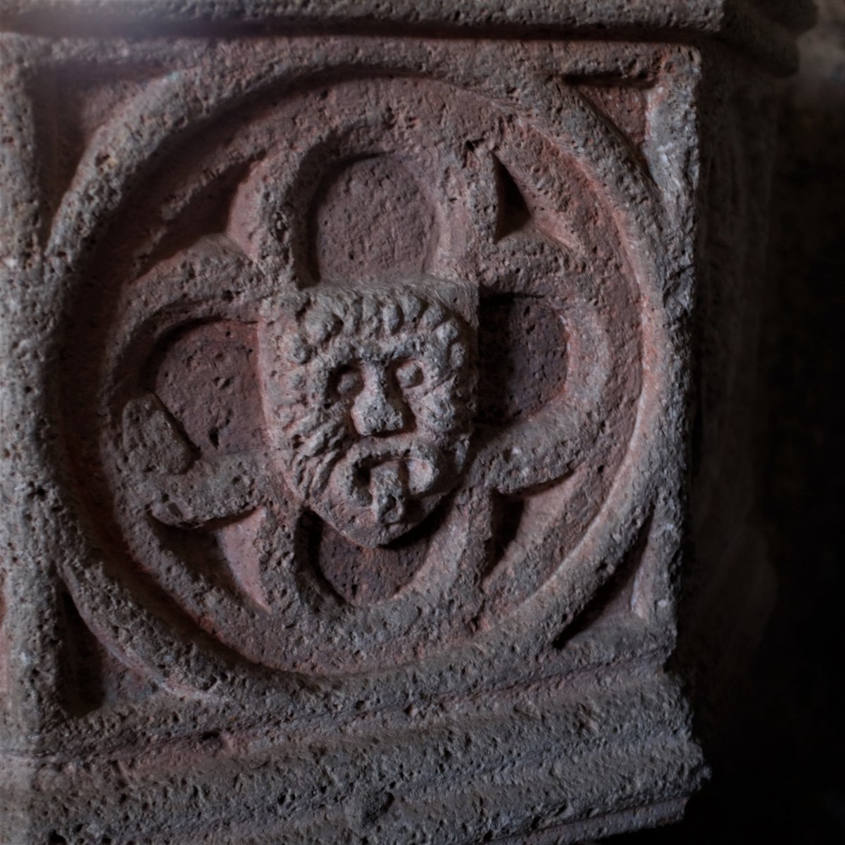 Buckland Monachorum #Devon

#FavouriteFonts - C16 octagonal font in granite with lots of original colour. Sides decorated with quatrefoils with shields and #tinylions

#FontsOnFriday