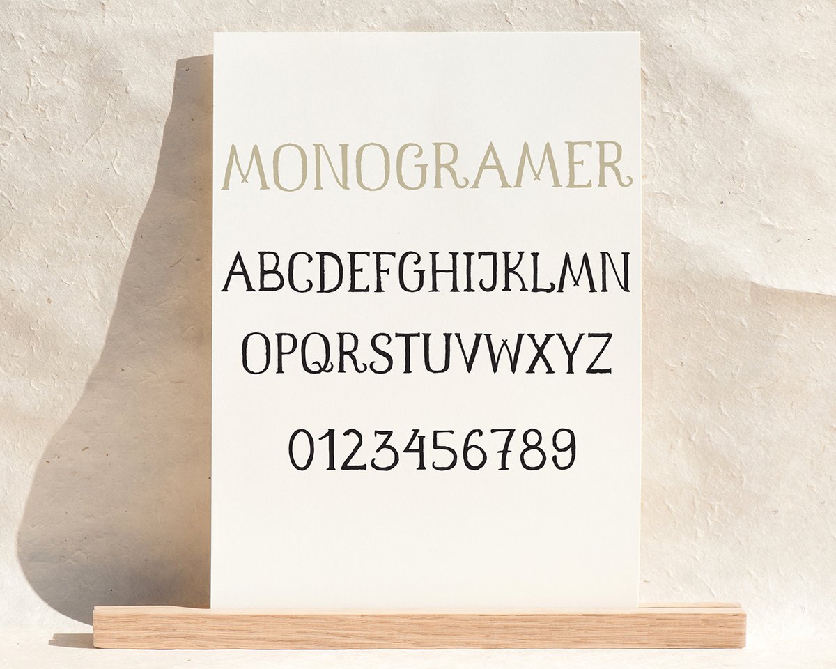 AdobeFrance's tweet photo. Monogramer, la #FridayFont réalisée à la main !
Par @LABFcreations : https://t.co/adHcCxZpuh https://t.co/7LiFGd6DSp