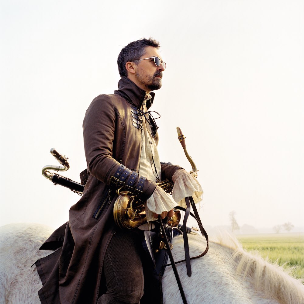 Sukupolvensa ylistetyimpiin ranskalaismuusikoihin lukeutuva saksofonisti, klarinetisti, säveltäjä ja improvisoija @sylvainrifflet esiintyy sunnuntaina 25.10. Helsingin WHS Teatteri Unionissa yhdessä suomalaisen trumpetistihuipun <a href="/PohjolaVerneri/">Verneri Pohjola</a>’n kanssa.