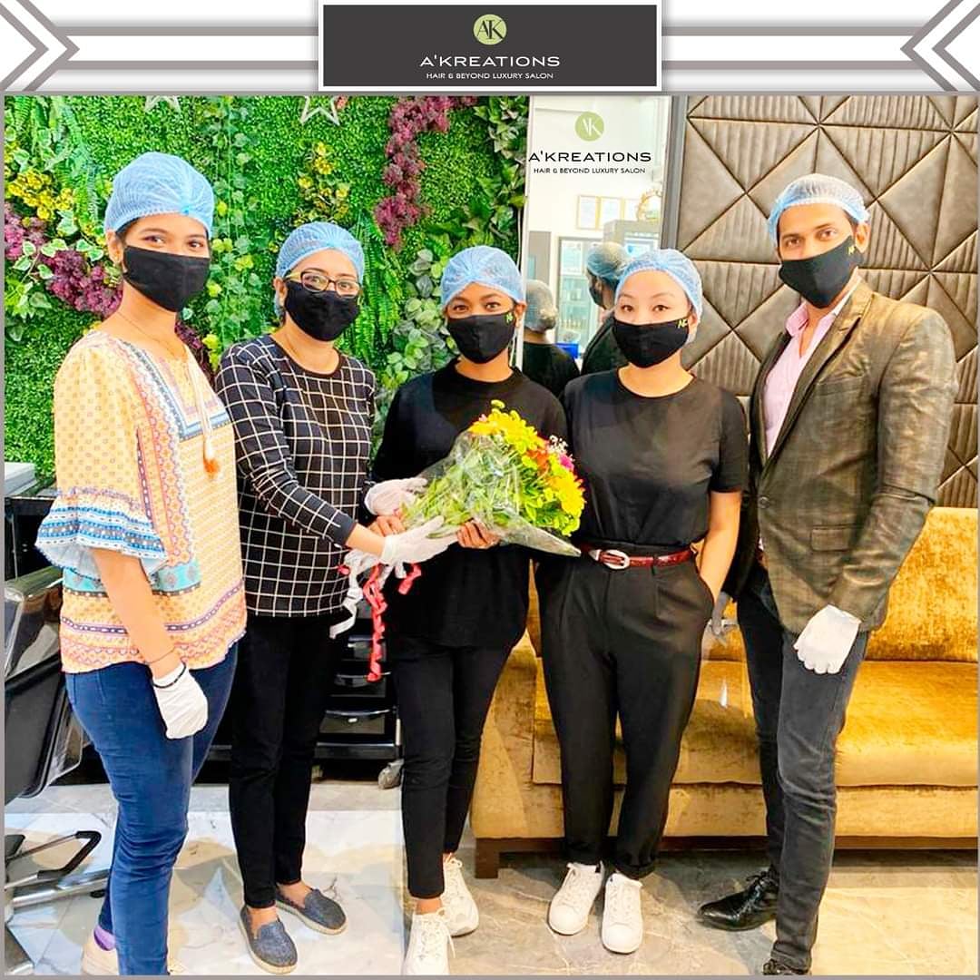 AKreationsIndia's tweet photo. Congratulations &amp; a warm welcome to our new Aesthetician Pranali V. Mahadik on joining our team at @AKreationsIndia.

#Aesthetician #PranaliMahadik #AkreationsIndia #Welcome #NewJoinee #WelcomeToTheFamily #AkTeam #Knowlegde #AkFamily #Happy #GrowingTogether #CelebritySalon https://t.co/axM7fUnHO9