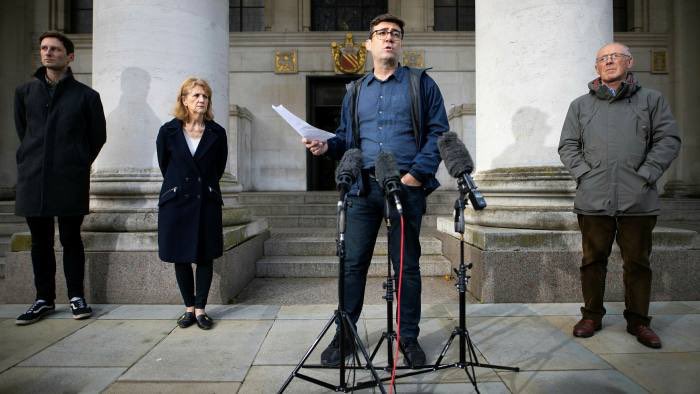 Berk_at_barrier's tweet image. Never really been a fan of the Beautiful South but it's nice to see the original line up back together...