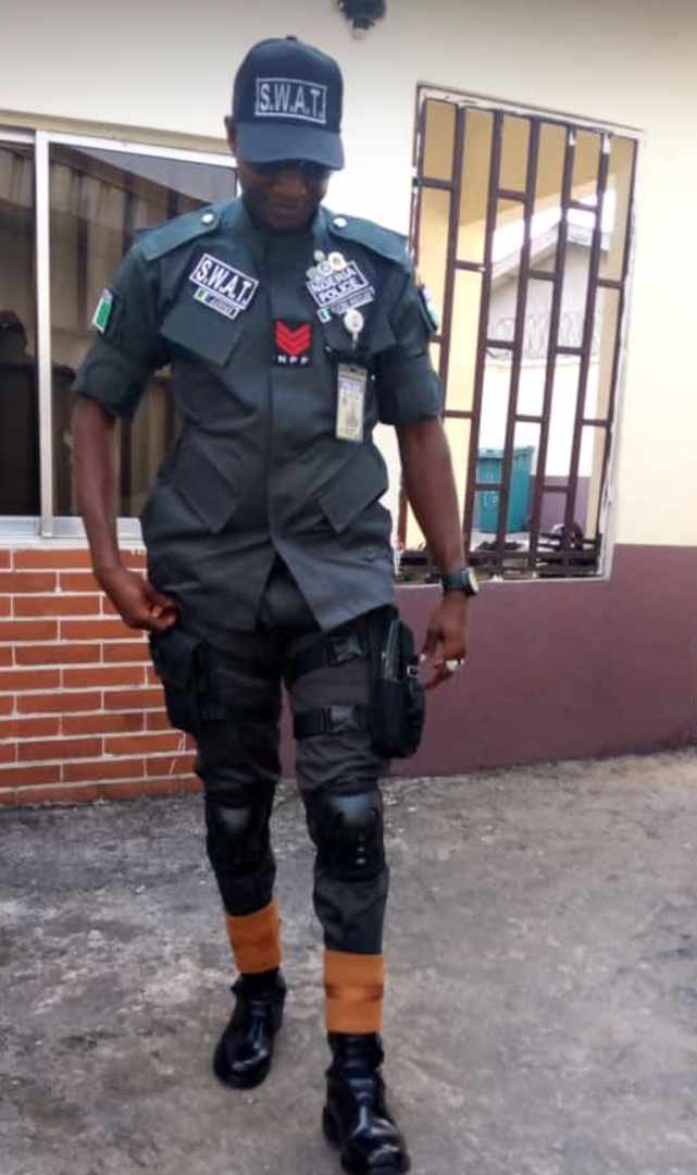 This the SARS officer putting on the SWAT Uniform!! Government lied to Us! RT Aggressively!! Beyonce|ASUU|#TwitterDown|#EndSARS