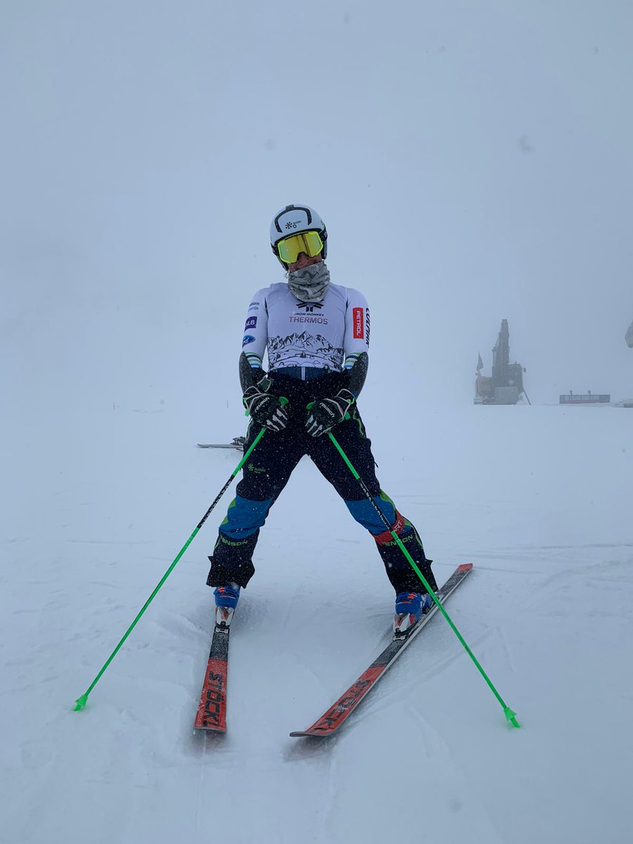 ilkastuhec's tweet image. there&apos;s good days and a bit less good days to ski 😊🦄❄
#builtforperfection #stoeckli