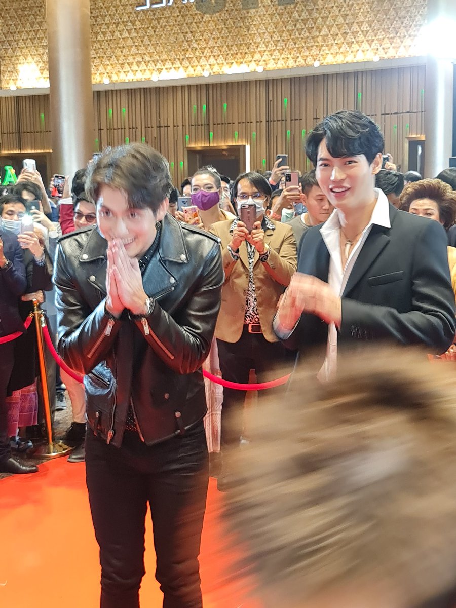BATT_ChicChic85's tweet photo. หลายวันแล้ว....เพิ่งจะได้ลง ดีใจมากๆที่ได้เจอน้องๆที่งาน ที่สำคัญคือได้เจอแบบใกล้มากๆ พรุ่งนี้ก็จะได้เจอน้องๆอีกครั้ง ตื่นเต้นสุดๆ #Bbrightvc #winmetawin #MissUniverseThiland2020 #samsungnote20ultra5G https://t.co/pWtGrQwnK2