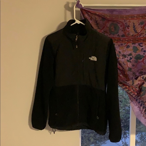 emuhleejoy's tweet photo. So good I had to share! Check out all the items I'm loving on @Poshmarkapp #poshmark #fashion #style #shopmycloset #thenorthface: https://t.co/mYHJJEM1hQ https://t.co/OgapOVHZd2