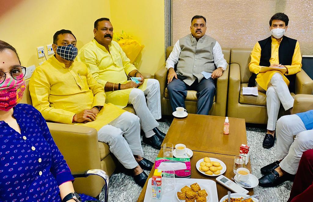 tarunchughbjp's tweet photo. प्रधानमंत्री श्री नरेंद्र मोदी जी के खाद्य और कृषि संगठन के कार्यक्रम को केंद्रीय राज्यमंत्री @ianuragthakur जी के साथ सुना।भारत सभी SDG प्राप्त करने और अन्य राष्ट्रों को भी अपने प्रयासों में सहायता के लिए प्रतिबद्ध है। #FreeFromHunger,पोषक रूप से सुरक्षित भारत की प्राथमिकता है। https://t.co/jBQ52dbe7m
