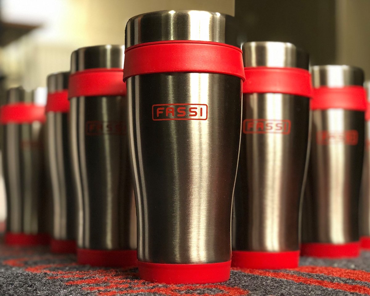 Fassi_UK's tweet photo. Introducing the #fassi neck gaiter &amp; our branded thermal mugs. Perfect for keeping you warm and safe this winter. To get one, share your best #fassicrane photos in our October competition. Every entrant will receive their choice of scarf or mug. See https://t.co/RE6UVvpvBZ https://t.co/jiuHG8CIY7