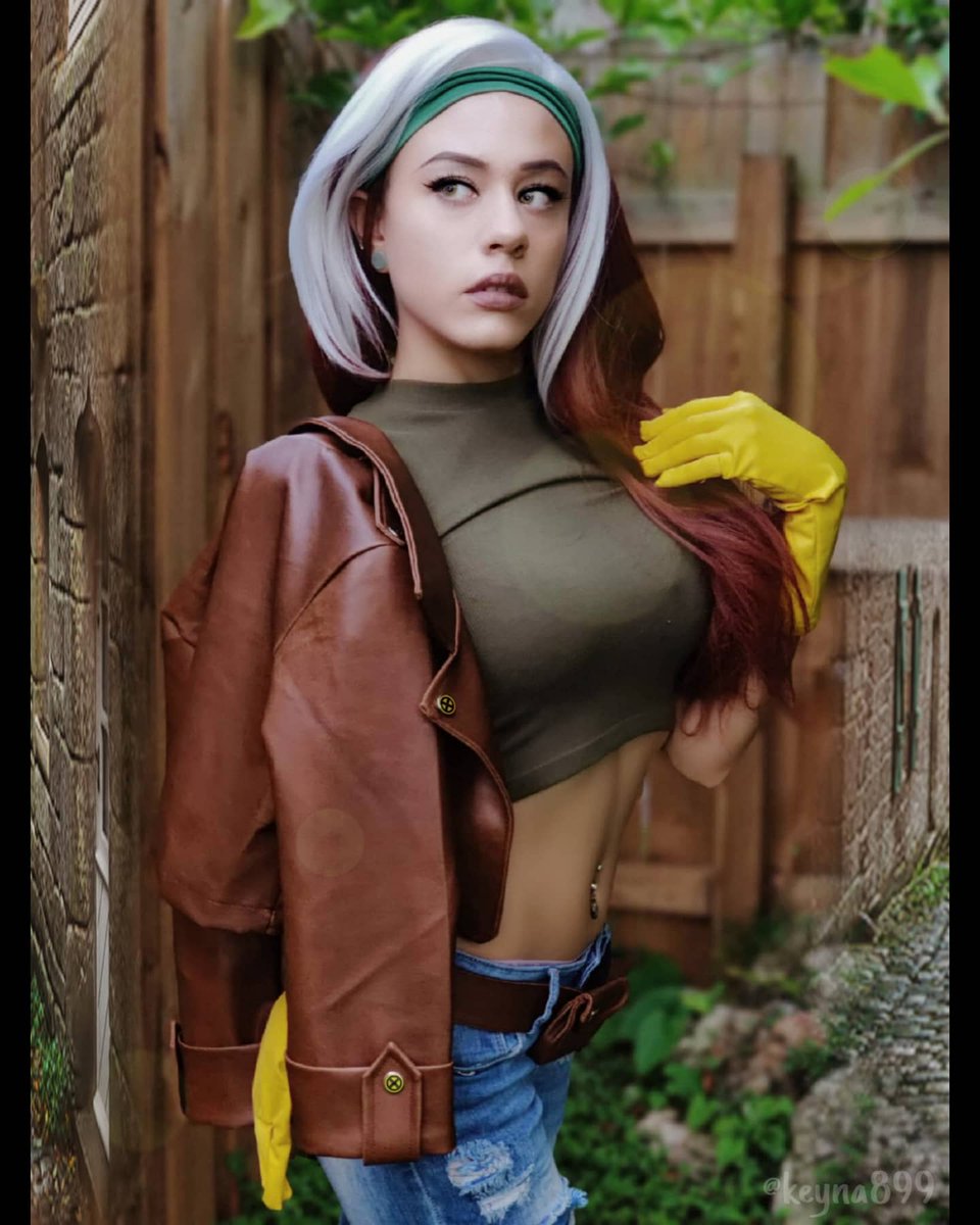 "Truth be told, I used to be quite a stinker, but I cleaned up my act since then." - 💥 Rogue 💥
.
.
.
Casual Rogue from X-men
📸: @themagicglock 
.
.
.
.
.
#xmen #xmencosplay #marvel #marvelcosplay #casualcosplay #xmenrogue #cosplayer #annamarie  #casualroguecosplay #pinup