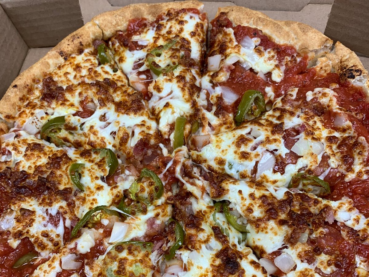 BGMisterBs's tweet photo. #FreePizzaFriday is here! 🍕 Hit that RT button for your chance to win a free large one topping from Mister B's! Must follow to win. https://t.co/A2xfEkaMmf