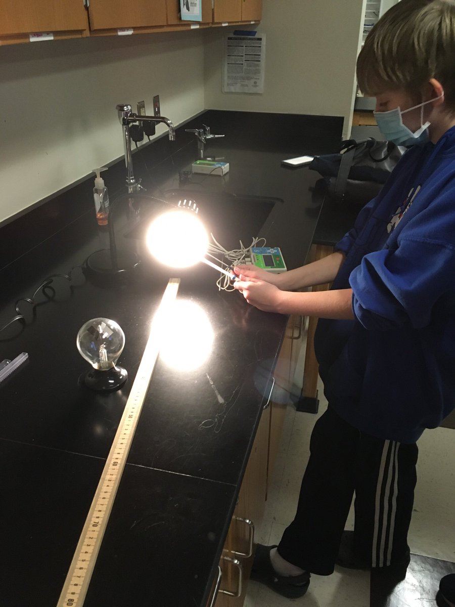 ErinHaugstad's tweet photo. #KleinScience Ulrich 7th advanced science student explore heat transfer while their teacher, Mr. Celestine takes his KOL students on a “field trip” to be part of this lab 🤓 https://t.co/ivcC7AFNZS