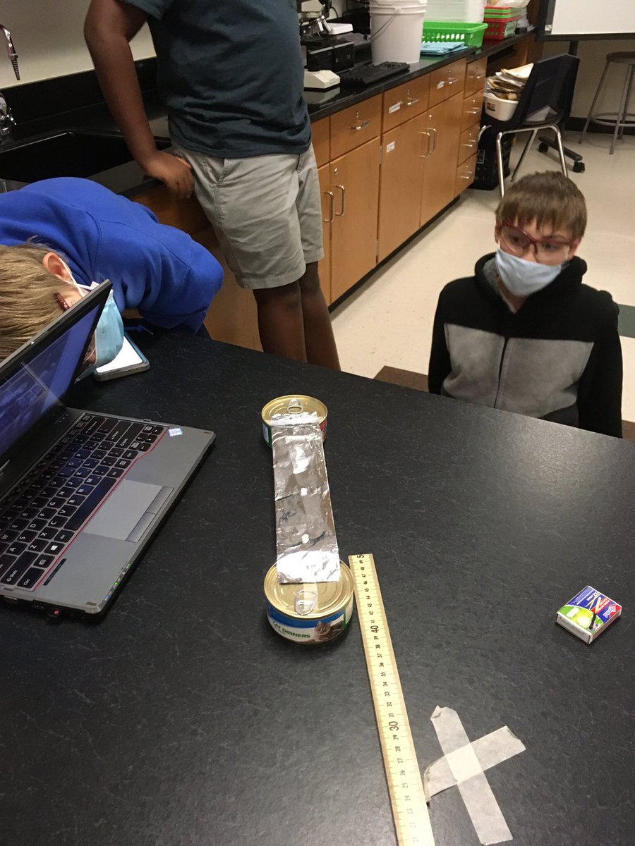 ErinHaugstad's tweet photo. #KleinScience Ulrich 7th advanced science student explore heat transfer while their teacher, Mr. Celestine takes his KOL students on a “field trip” to be part of this lab 🤓 https://t.co/ivcC7AFNZS