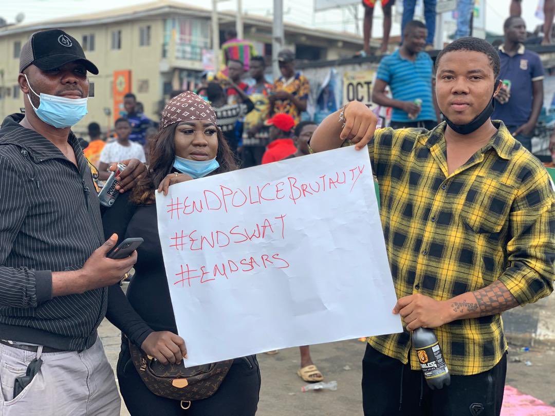 smokeweedgeti's tweet photo. @pamilerin #IkoroduProtest ]with #Omotimedia  Pictures Slides - Happening Now - Total Lock Down - #IkdsayNotoSars #SayNoToSars #SayNoToSwat #EndSars #EndsarsNow - Cc : @OloriSupergal @dukeofspades @followlasg @Theomotiomotola https://t.co/Xf9O6FuiHw