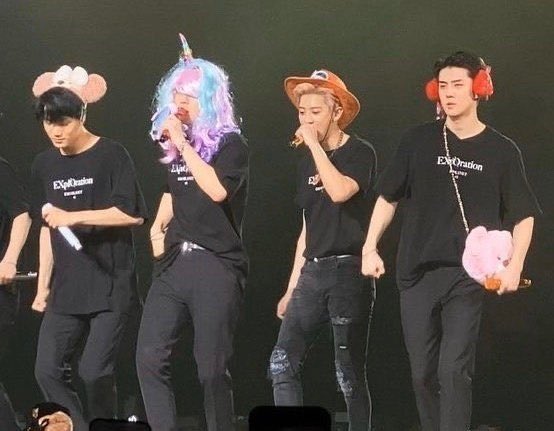 chanbaekhyuned's tweet photo. I can't believe we're left with the chaotic line 🤣 who's going to watch over them hahahhha https://t.co/qcQ100S0a0