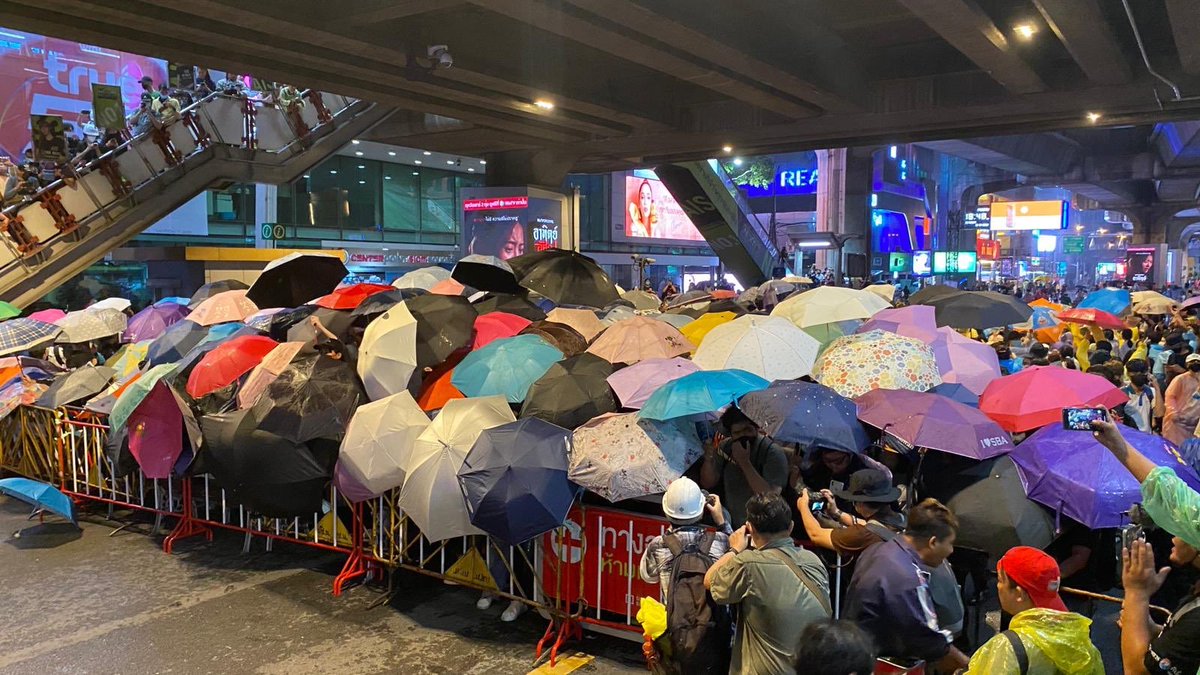 Thousands of riot police are deployed to suppress freedom-loving Thai people, who can barely protest themselves and their children with umbrellas but continue their fight for  #Thailanddemocracy.