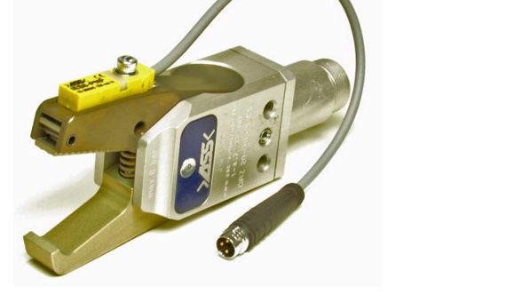 An off the shelf solution to an age old problem. Sprue control with sensing from a parrot jaw designed to grip behind the diameter of the sprue and allow extra force to be applied when removing it from the mould tool. Available exclusively from Hi Tech Automation.