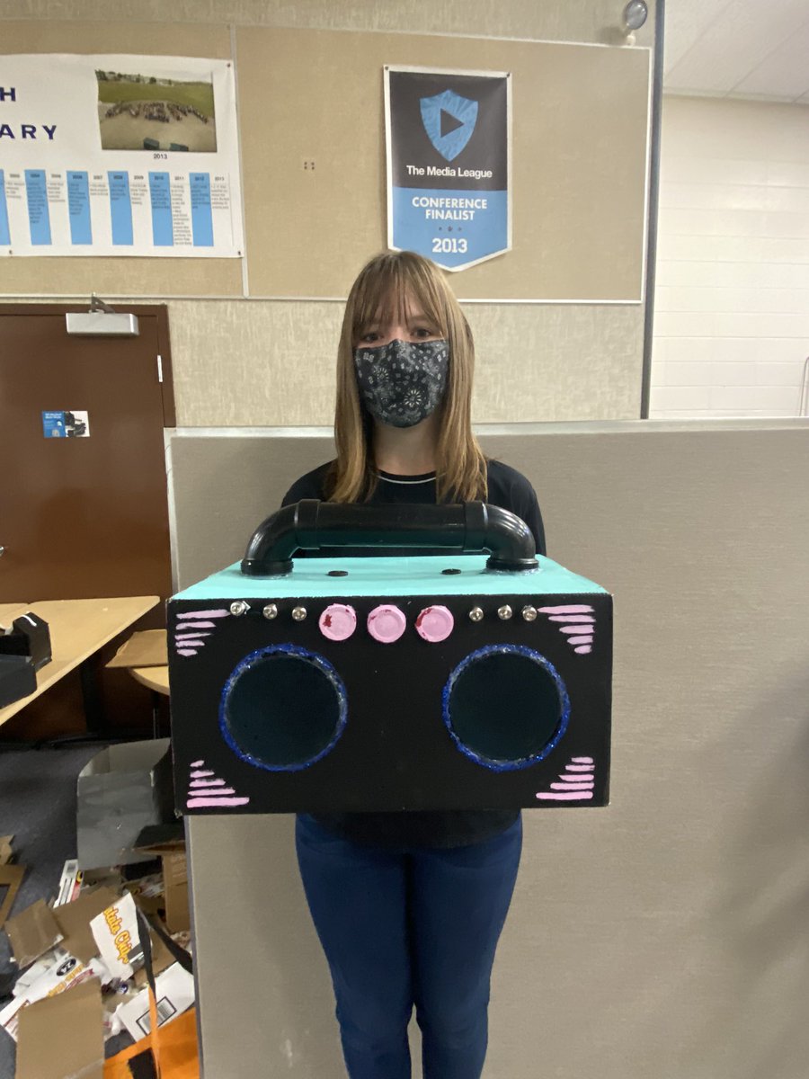 ShannonBooth20's tweet photo. “Not a Box” projects blew me away! Ss worked through the design process and brought to life..
Soda dispenser ✅, Truck w functioning headlights ✅, boom box ✅, VR headset ✅ and so much more. #success #passion https://t.co/VDYDM05pAd