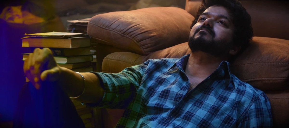 VishaalOffcl's tweet photo. HQ Snaps From #QuitPanuda Lyrical Video ! 📸
#Master #Thalapathy65 || @actorvijay https://t.co/vTScAaaDnV