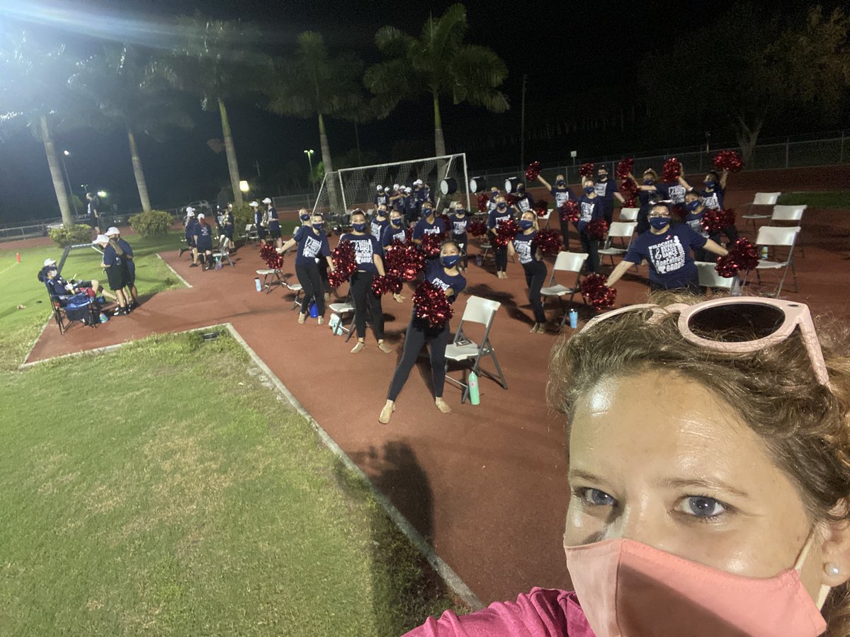 Ehs_Dance_Team's tweet photo. We had so much fun at last night’s JV game! Go wildcats!👯‍♀️🎼🏈🥁 #dance #band #football #gameday #wildcats #sparkleandshine #pinkout #BreastCancerAwarenessMonth @EsteroHS @esteroband @EsteroFB @EsteroWildcats https://t.co/Id86yxfRiS