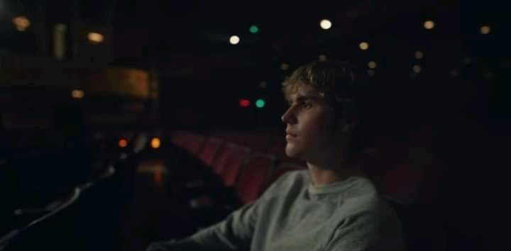 Juli_vibes's tweet photo. COMO SE SUPERA A JUSTIN VIÉNDOSE A SI MISMO?? #Lonely https://t.co/MaKuZoXhxo