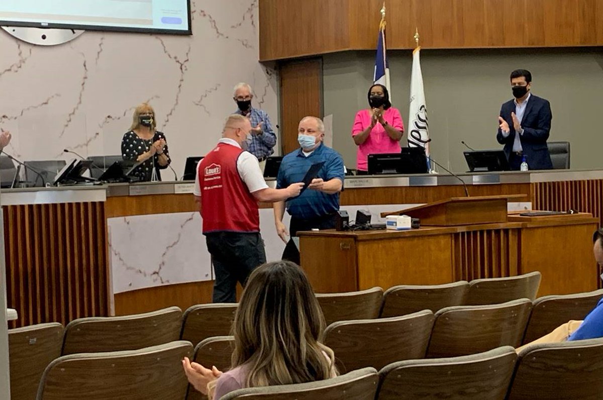 JoeMcFarland_'s tweet photo. Check this out - great message from the LoweDown inbox... Store 2962 in Odessa, TX was presented with a "Lowe's Home Improvement Day" proclamation, recognizing its support of the area's small businesses and front line workers throughout the pandemic. Well deserved, great work! https://t.co/GXDl0KxYkD
