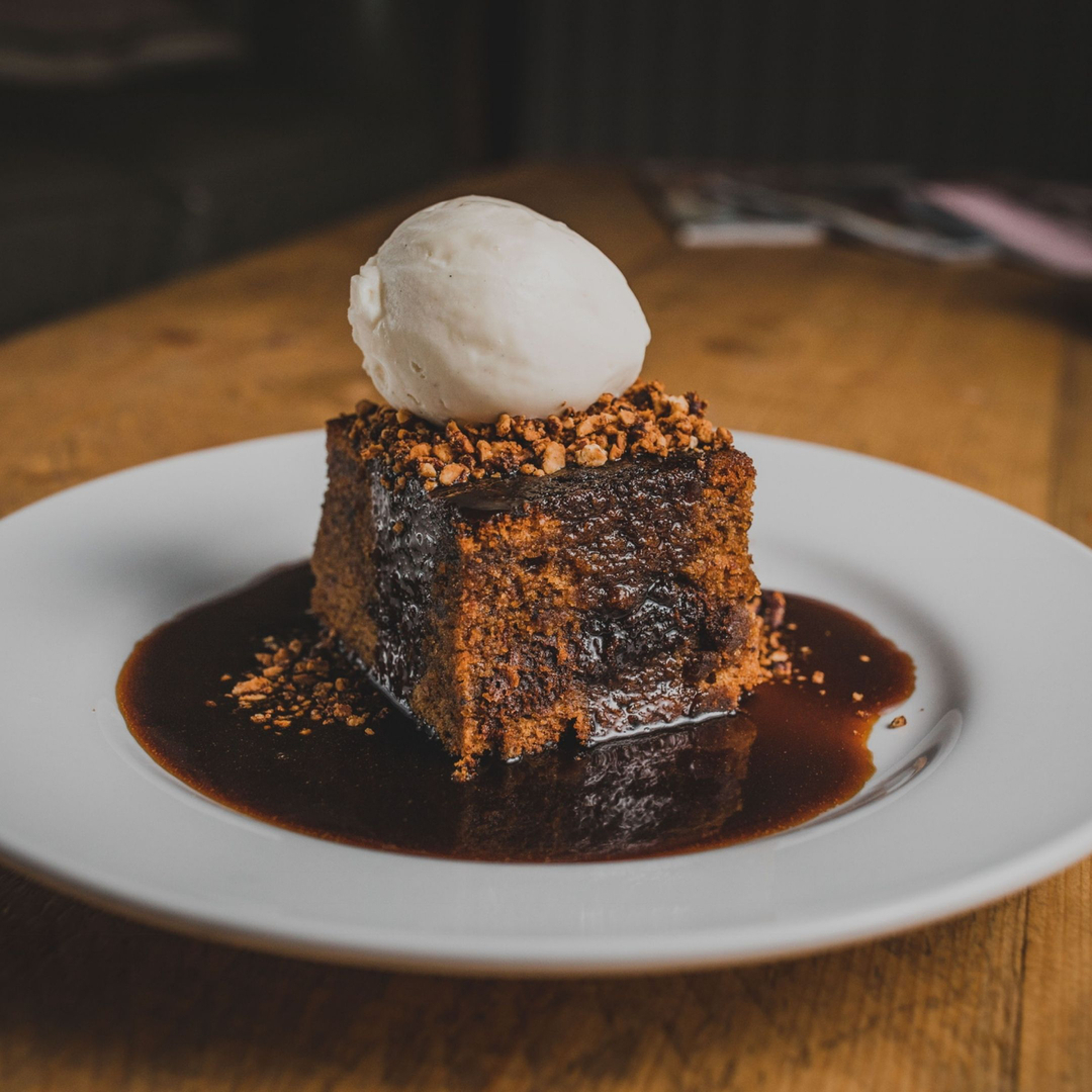 pimientasal's tweet photo. 🍮Sticky toffee pudding 🍮
.
Receta para: 6 personas
Listo en: 45 minutos mas tiempo de horno
Nivel de dificultad: Medio
Recomendado para: Postre
.
~ INGREDIENTES ~
100 g. de dátiles secos.
125 ml. de té negro.
1/4 cucharadita de bicarbonato 
1/4 cucharadita de levadura tip https://t.co/jIUiyUsC24
