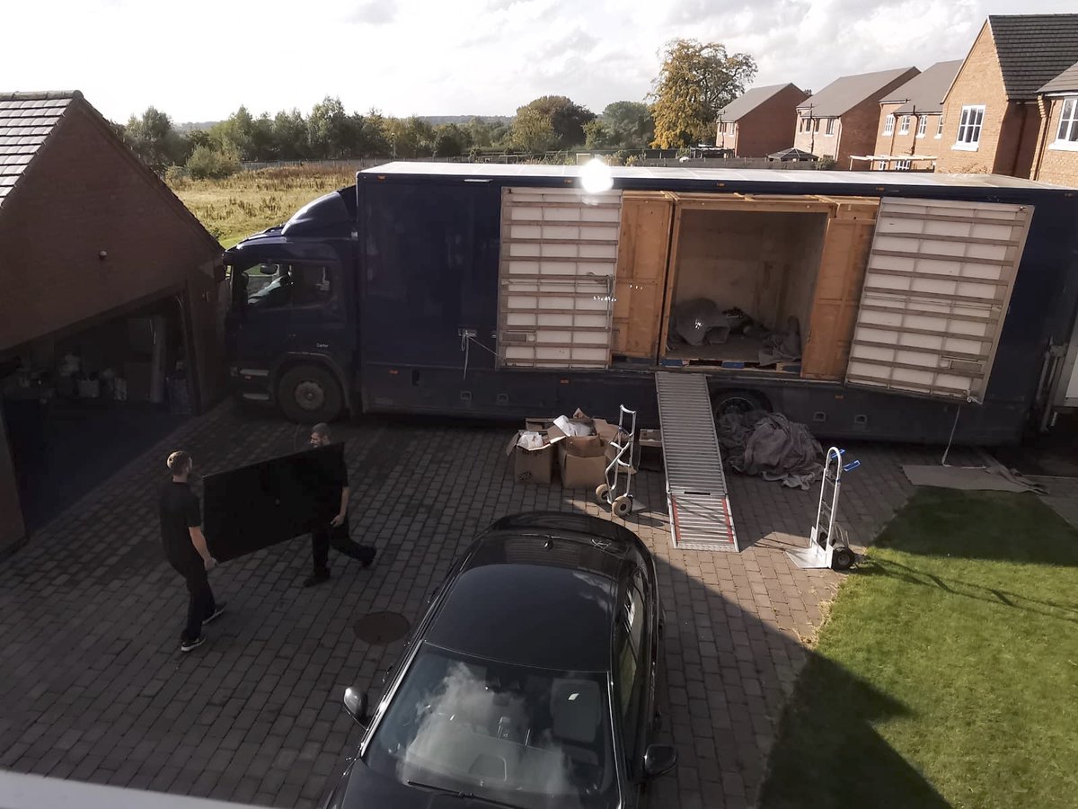 #Storing items with us is easy- we’ll load into pallets, put them in #store and then our #specialist vehicles will deliver to your #home directly from the #pallets on your doorstep!
.
.
.
.
.
.
#earls #removalcompany #movinghouse #storage #instagood #photoskills #welldoneandy