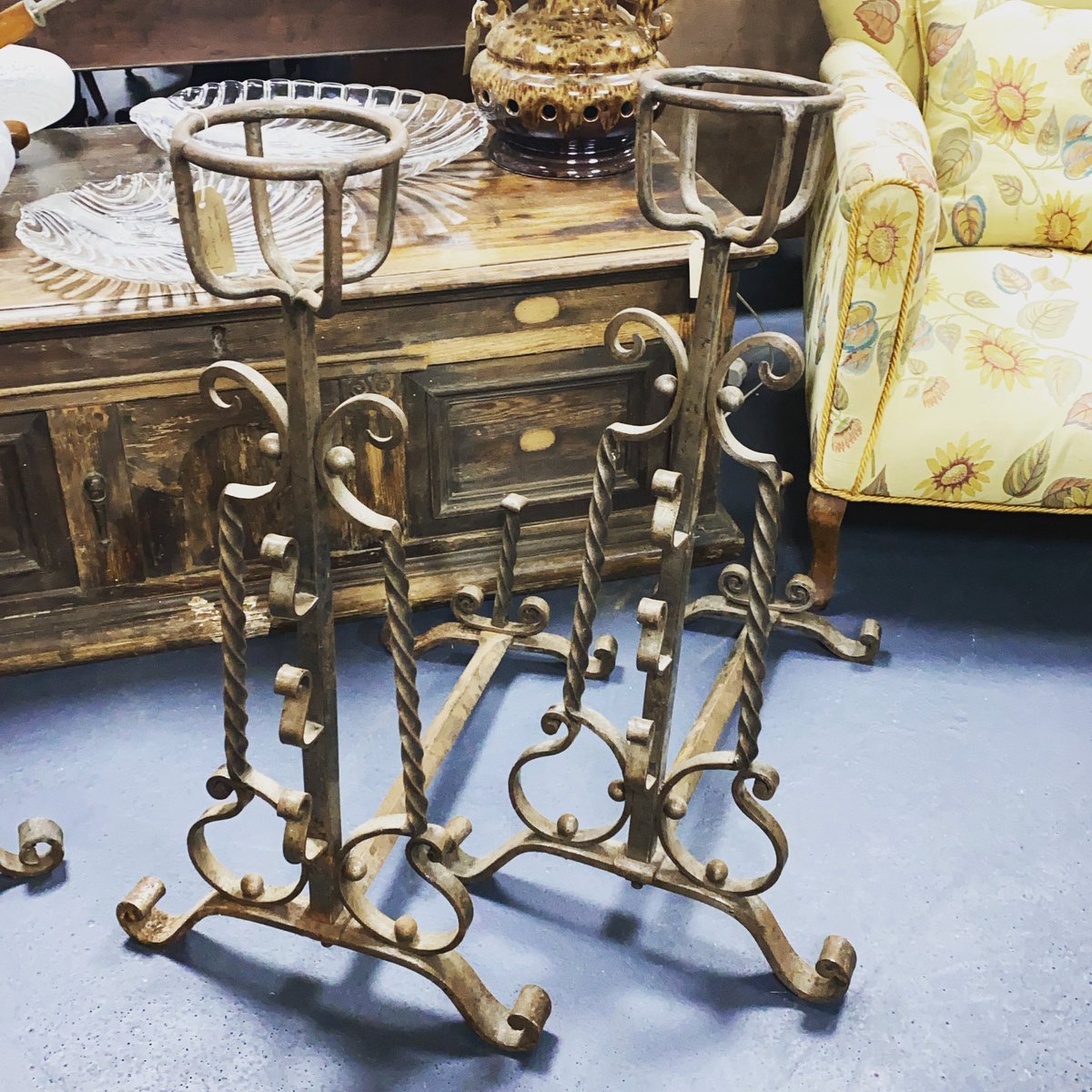 Morning! What do think of these large French fire dogs! #friday #fireaccessories #firedogs #frenchfiredogs #astraantiquescentre #hemswell #lincolnshire #cosyfires #ornate #newstock https://t.co/OU1nzCwl7e