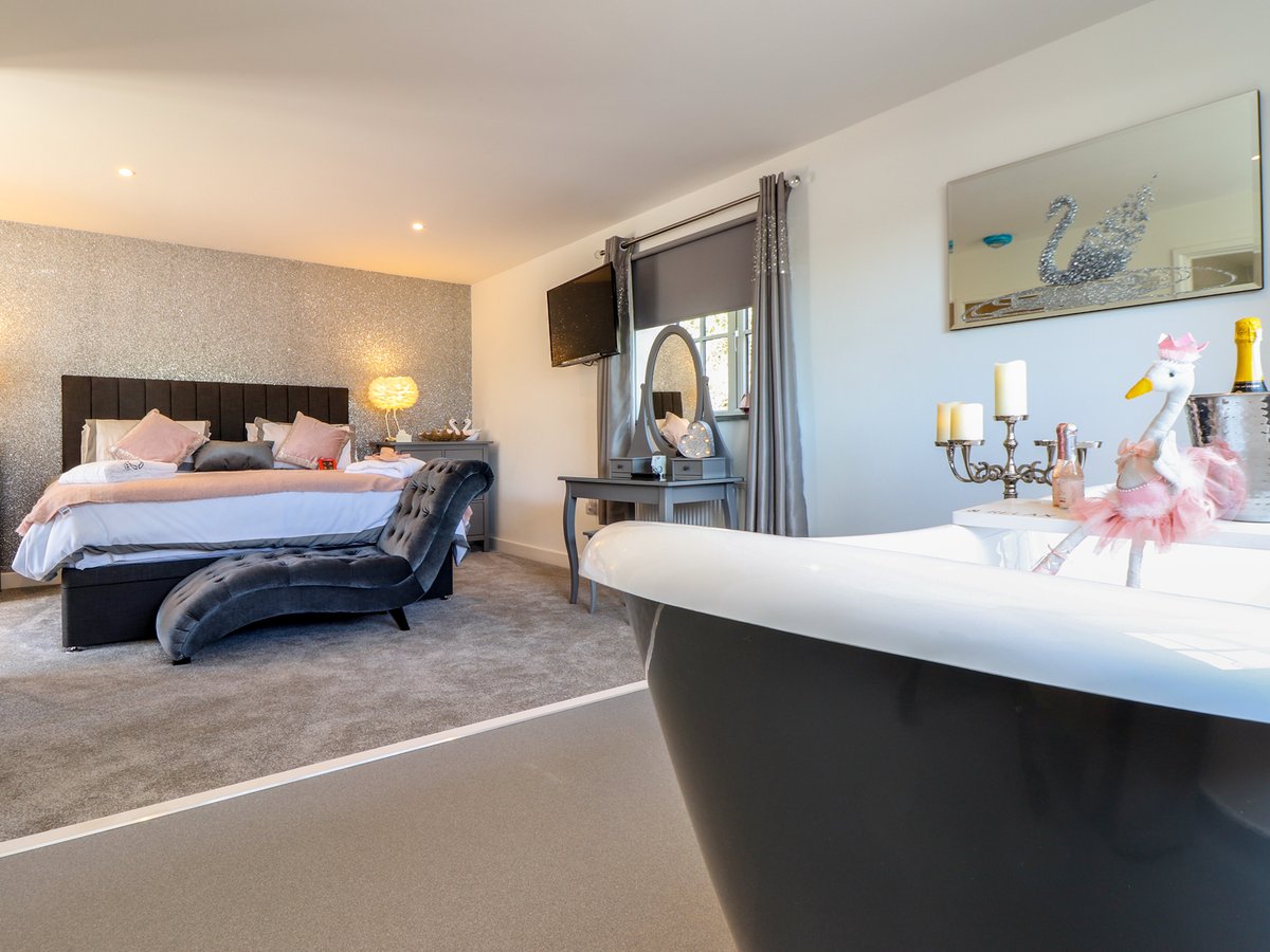 Cottages For Couples tweet media