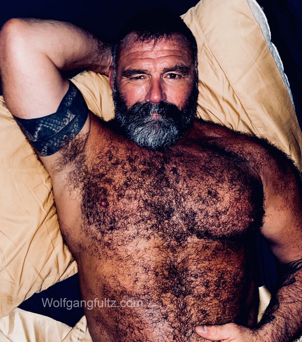 Straddle my furry Dad gut and take a ride? https://t.co/jV2bQ5Pxqb #furry #hairydad #Bigcock #uncutcock