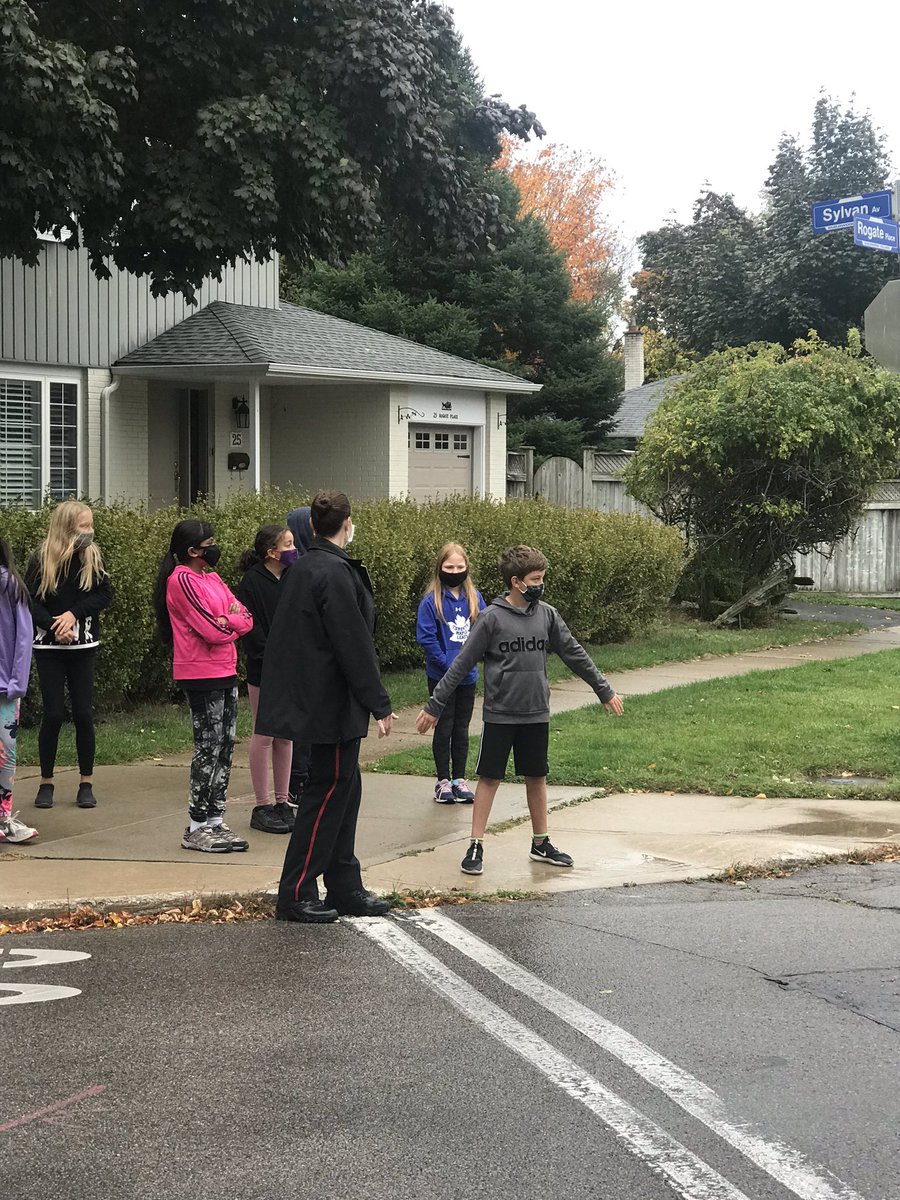 Simcoejps's tweet photo. Our safety patrollers are almost ready to take to the street. Thank you Officer Julie and Officer Leanna for your leadership as guidance. #streetsafety #pedestriansafety #torontopolice #CAA https://t.co/3rQwY8fcwK