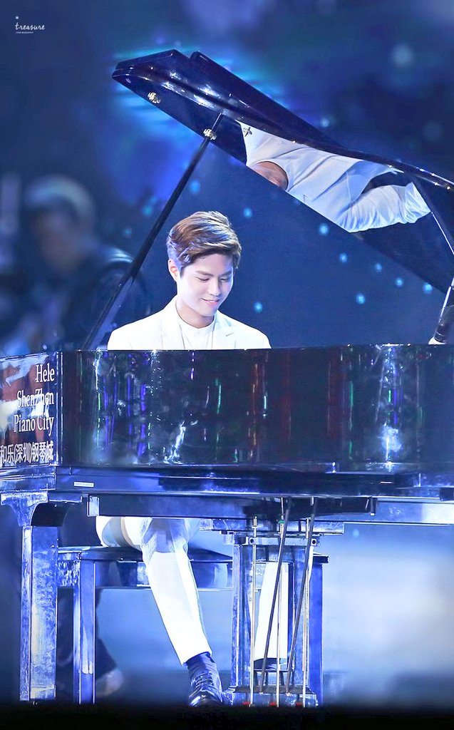 Nawweee bogummy in white and playing the piano? You mean heaven?  #ParkBoGum