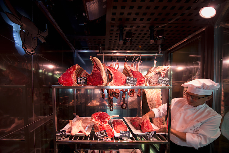 Nuestro Chef ya tiene todo preparado para preparar maravillosos steak este fin de semana.

¿Ya tienes tu reserva?

Puedes hacerla a través de nuestra web brunellis.com o llamando al 922 062 600