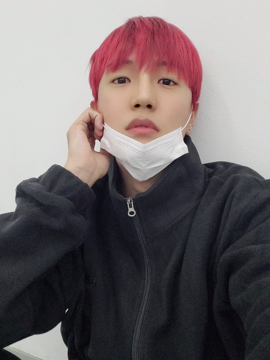 official_ACE7's tweet photo. [#에이스_동훈]
초이쓰 내일 케이콘 알죠?
저희는 준비 됐습니다😎
내일 봐요❤
#초이스 #에이스 #CHOICE #ACE https://t.co/Rl6jkoVNfB