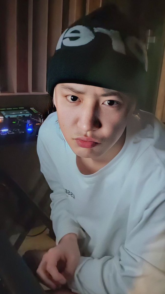 𝚂𝚝𝚊𝚛𝚎 𝚊𝚝 𝚢𝚘𝚞 𝚕𝚒𝚔𝚎 𝚝𝚑𝚒𝚜https://abs.twimg.com/emoji/v2/... draggable=