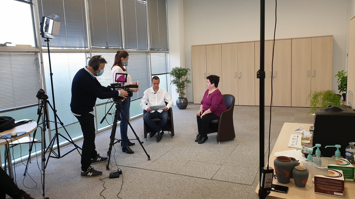 Two stars are born ! Béatrice et Mickael, deux personnes accompagnées tournent le clip de notre Projet Associatif en vrais professionnels ....