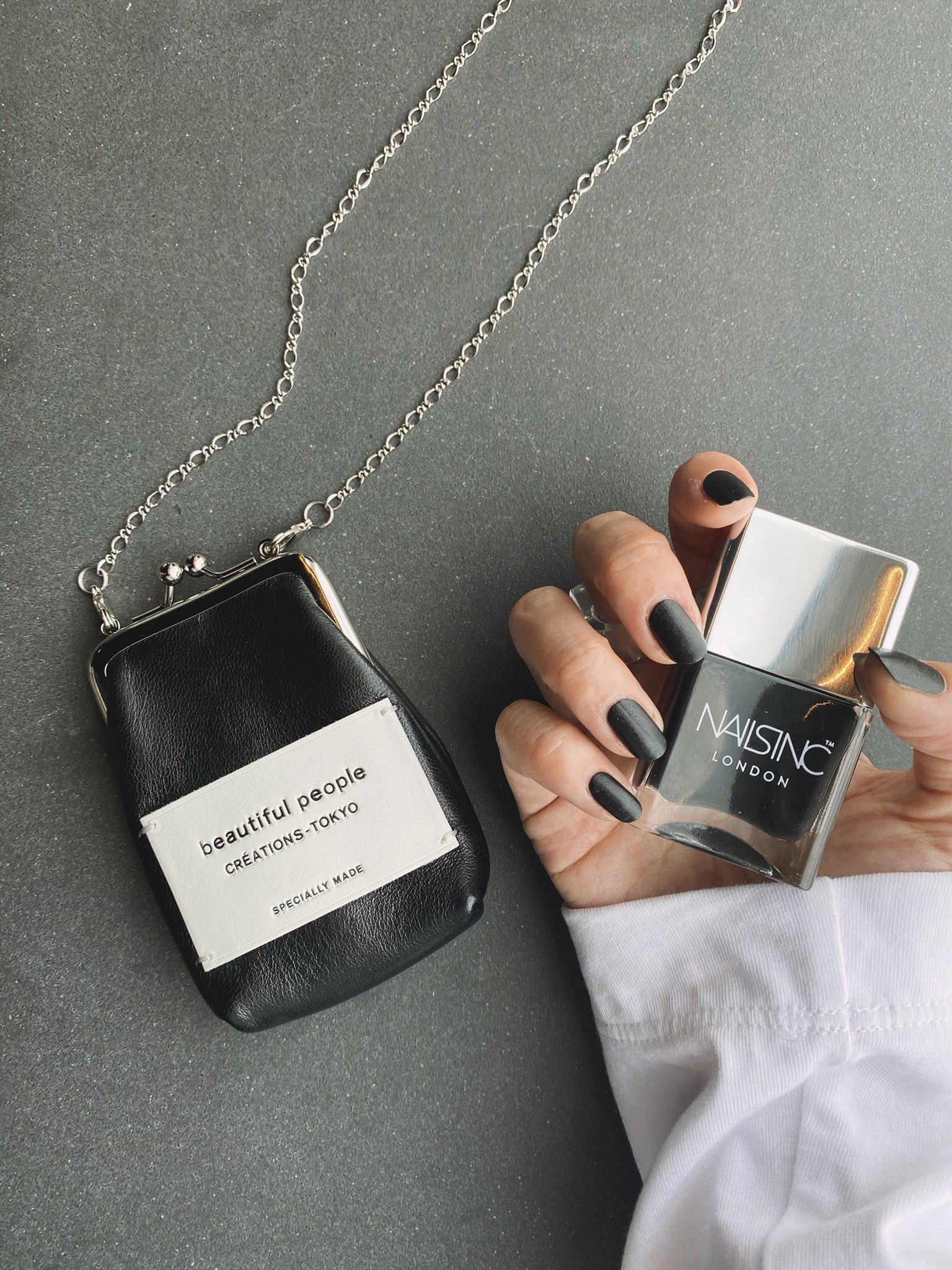 田中里奈 マスカラmoilo発売開始 Nailsinc Beautiful People 限定のブラックレザーキット リアルなレザーの質感になるブラックネイルとポーチのセット ポーチはチェーンが取り外し可能で使いやすそうだった 11月18日発売 これ 田中里奈 マスカラmoilo発売開始 Nailsinc Beautiful People 限定のブラックレザーキット リアルなレザーの質感になるブラックネイルとポーチのセット ポーチはチェーンが取り外し可能で使いやすそうだった 11月18日発売 これ