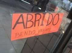 ClaudiaMartnFe2's tweet photo. Un claro ejemplo de los verbos irregulares. Típico error de niños aprendiendo a hablar. Además se puede observar el uso incorrecto de la b y la v a la hora de escribir "vendo barato".
Es muy importante sobre todo para atraer clientes el buen uso de la lengua #ElFaroNebrija https://t.co/jmH1cZ3PDi