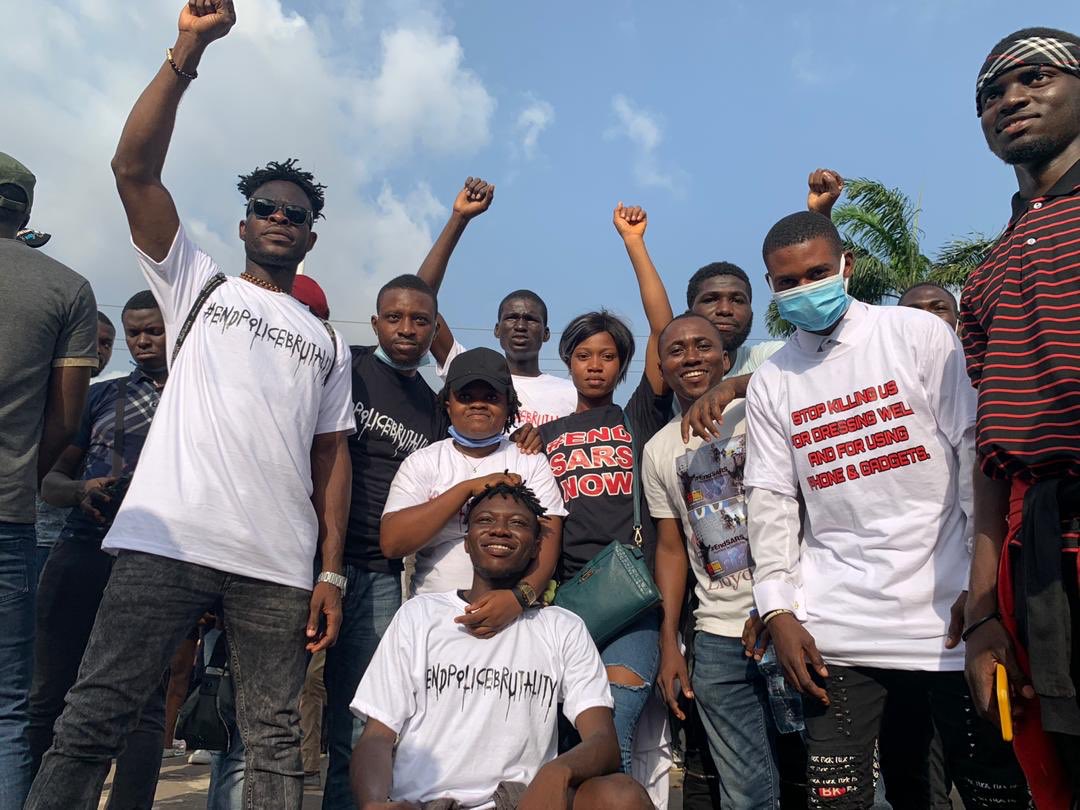 muhdsagir_'s tweet photo. They called us lazy youth we show them youth power✊

We really made a great history as you can see the power of unity we cannot loose focus keep retweeting until it gets to the president.#LazyNigerianYouthUnite #TwitterDown #EndsSARS https://t.co/idkJkCn8tN