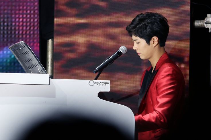 Red suit looks so good on him  #ParkBoGum