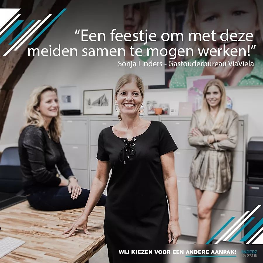 LindaProp's tweet photo. Sonja is ook werkzaam vanuit de Blokstallen, namelijk voor Gastouderbureau ViaViela. Daarnaast beheert ze de receptie van de Blokstallen - "Katelijne en Linda zijn jong, sprankelend en bruisen van de energie. Een feestje om met deze meiden samen te mogen werken!" - Sonja Linders https://t.co/jWSQazHPxV