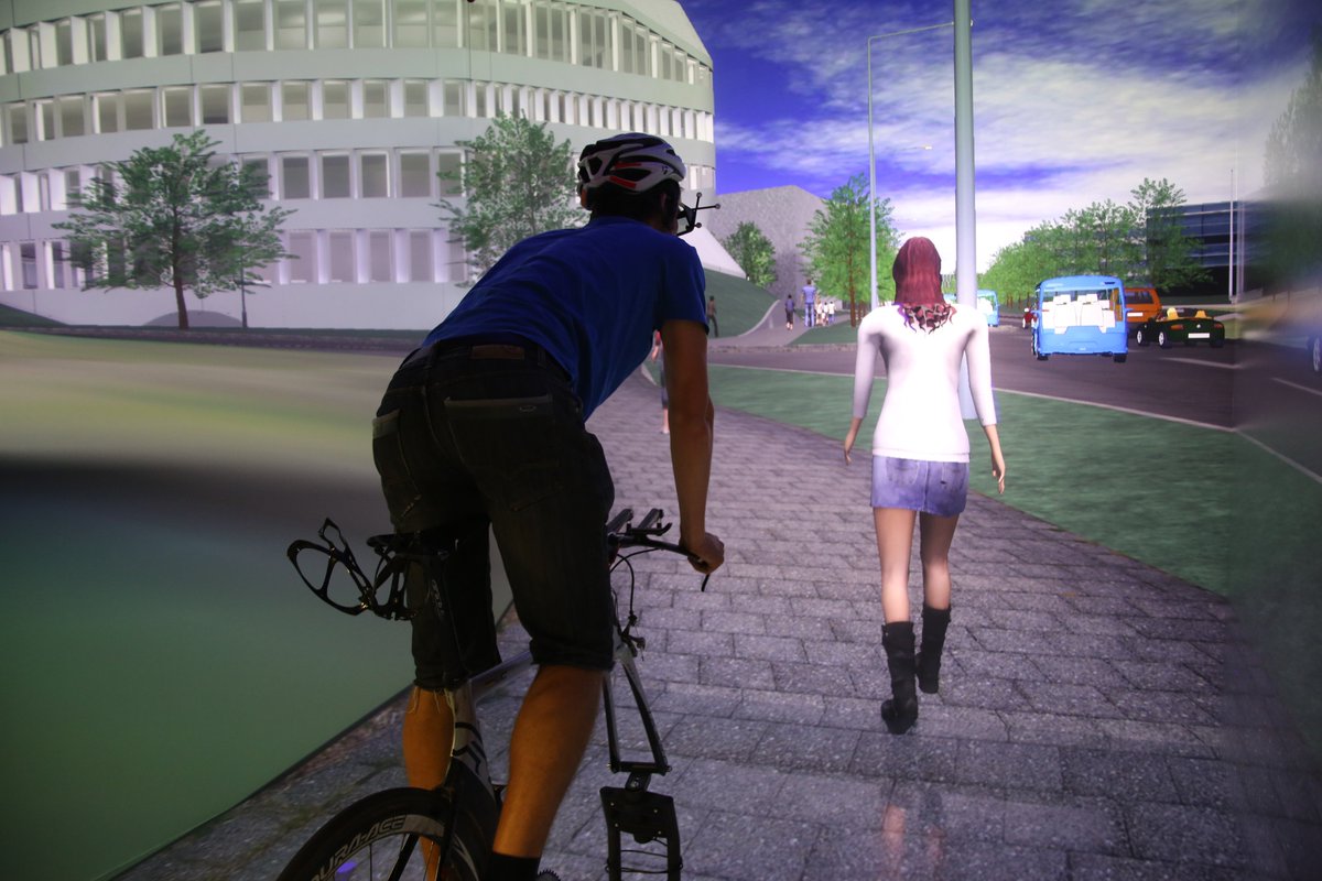 CapeReviso's tweet photo. @MoBurkhardt @HLRS_HPC @Natenom @KITKarlsruhe @FahrradClub Besonders konfliktträchtige Orte werden in digitalen Zwillingen nachgebaut. Dort entwickelte Alternativen zur bestehenden Infrastruktur werden mit Probanden im Fahrradsimulator getestet und die besten kommen in der Schlussphase des Projekt mit Living Labs zurück in die Realität. https://t.co/7vT2FeSoA2