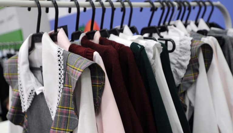 Sale clothes. Сборы одежды. Использование одежды 5. Вешалка для одежды. Outlet wallpaper clothes.