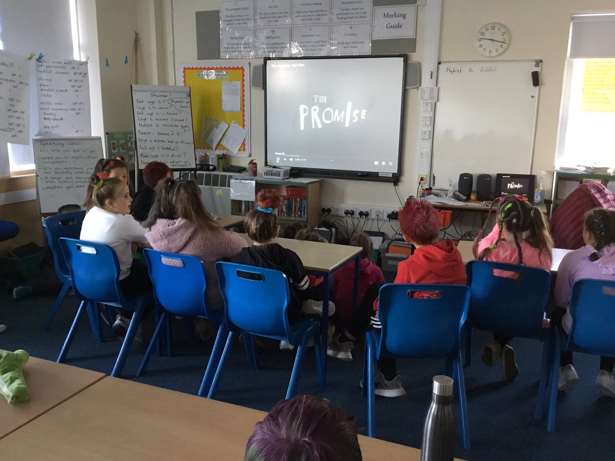 coastlandsnews's tweet photo. An exciting morning for Class 4 - premier screening of The Promise! We are now making our own promises for the planet, and discussing all the reasons that trees matter. π³β€οΈ @nicolakidsbooks @SeedThePromise #SeedThePromise #coastlandseco https://t.co/yTE1mNMdjK