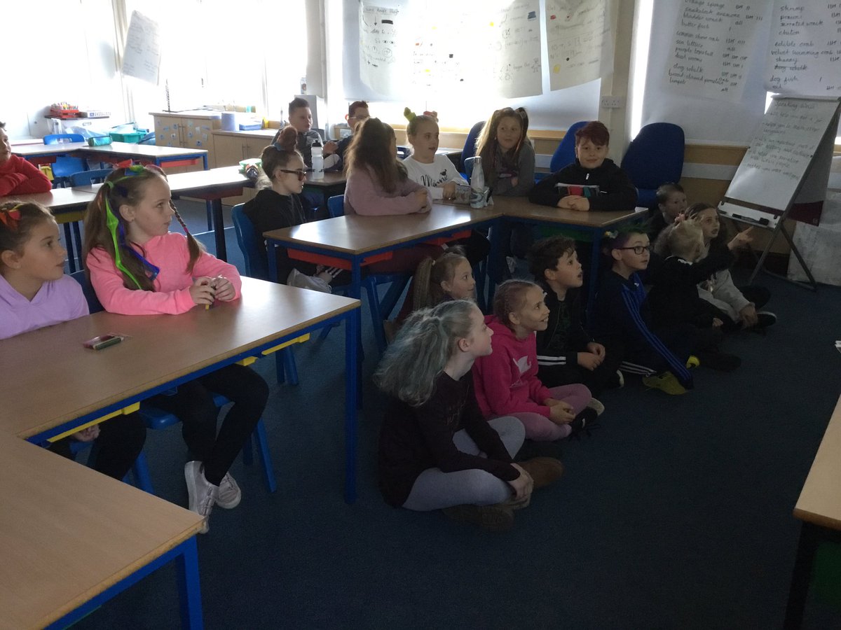 coastlandsnews's tweet photo. An exciting morning for Class 4 - premier screening of The Promise! We are now making our own promises for the planet, and discussing all the reasons that trees matter. π³β€οΈ @nicolakidsbooks @SeedThePromise #SeedThePromise #coastlandseco https://t.co/yTE1mNMdjK