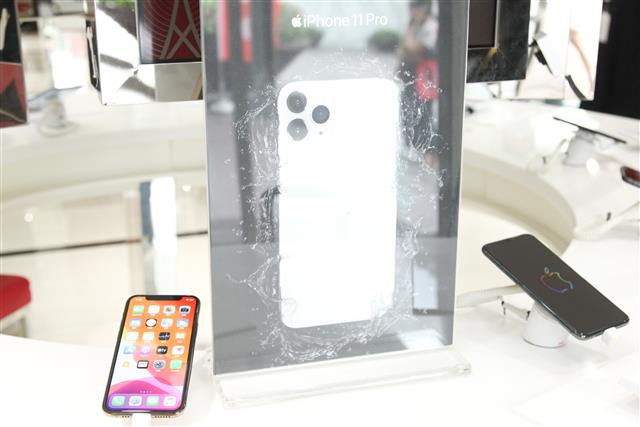 DIGITIMES_EN's tweet photo. Apple expected to accelerate adoption of LCP antenna modules for iPhones #antenna #Apple #flexiblePCB #Flexium #iPhone #IT #CE #Mobilecomponents #Passive #PCB #otherICcomponents #DIGITIMES https://t.co/CnXfcLULwH https://t.co/j5BLKUoism
