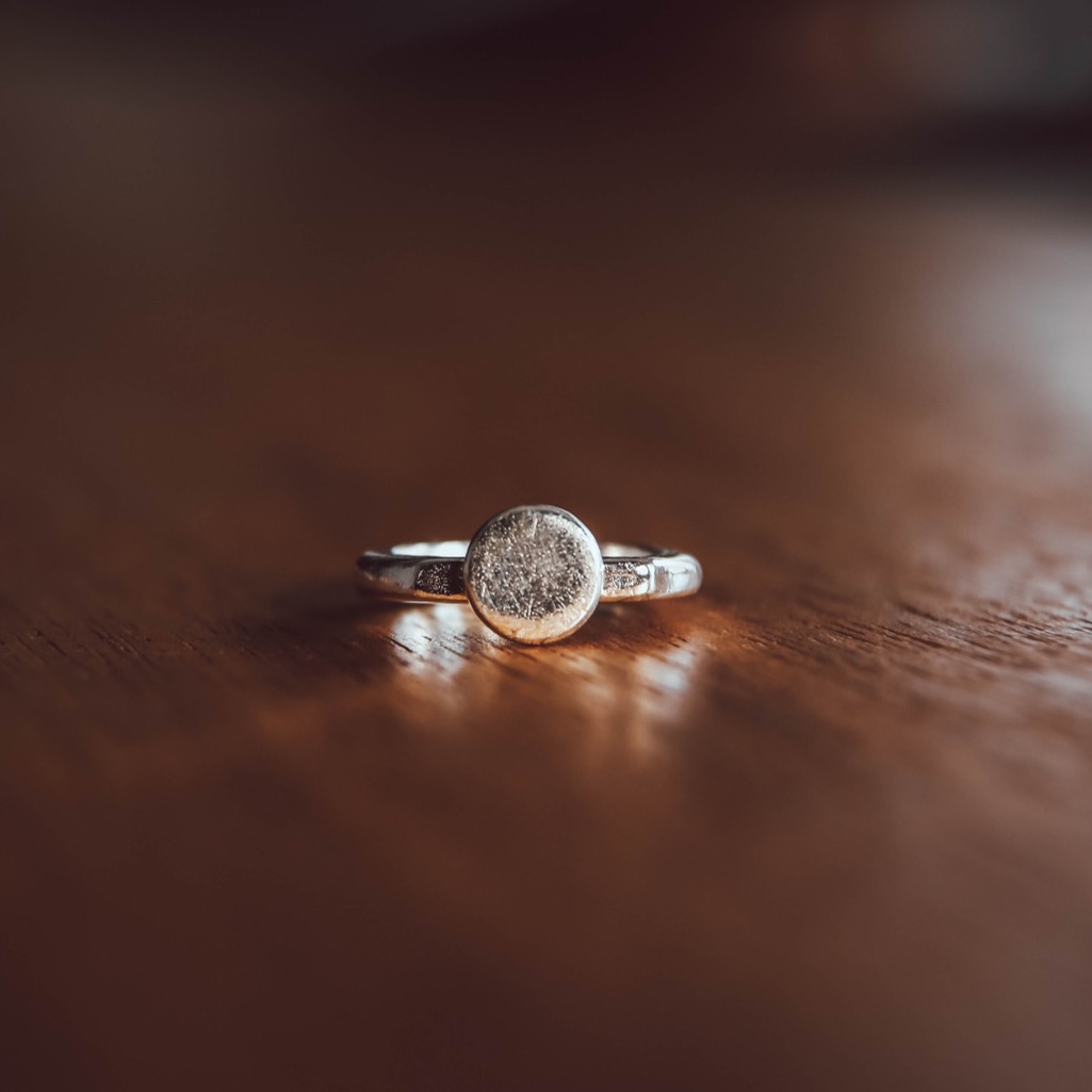 CastExperiences's tweet image. Mini signet of dreams 💭💘

Looking for jewellery inspo? Head over to our Pinterest... From minimal dainty designs to maxi statement pieces, we've got something for every gorgeous style! 

Link in bio to explore endless CAST inspo✨✨✨

pinterest.co.uk/castexperience…