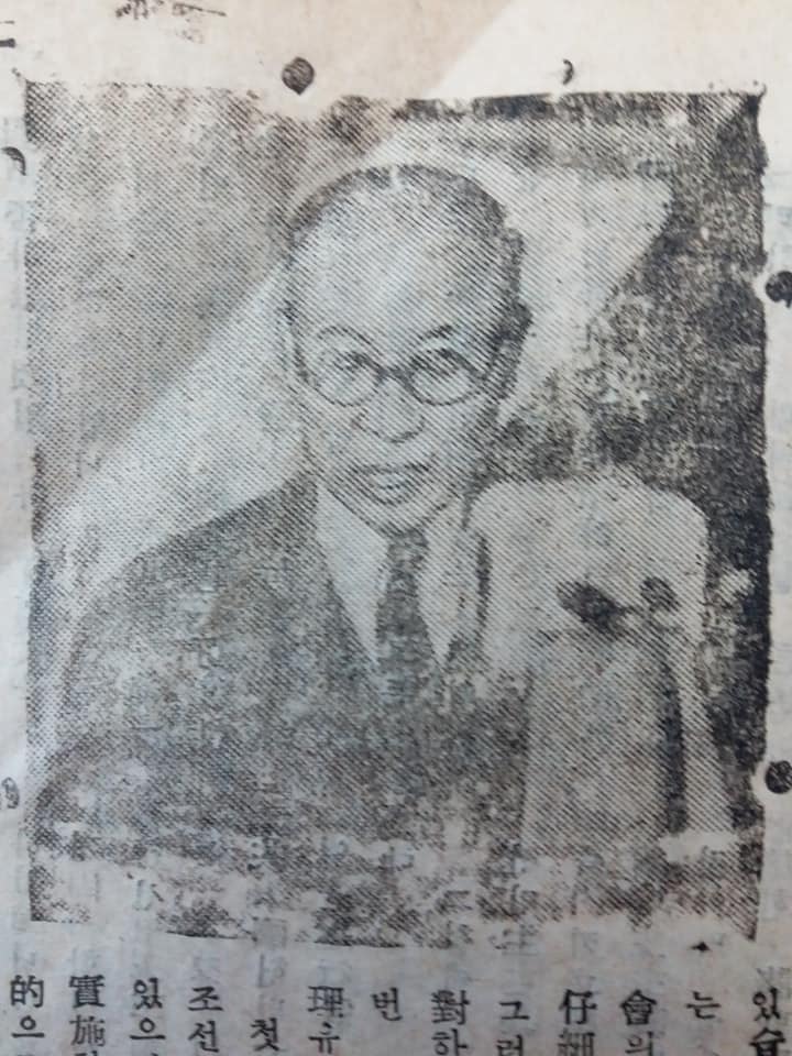 6/7 Speaker of Parliament Ho Hon (議長許憲), who did not last very long in North Korea (dead by 1951), looks like a teacher who would send Ho Song-taek to detention. Chairman of Parliament Kim Tu-bong (人民會議委員長金枓奉), a linguist and historian, has the air of a headmaster.