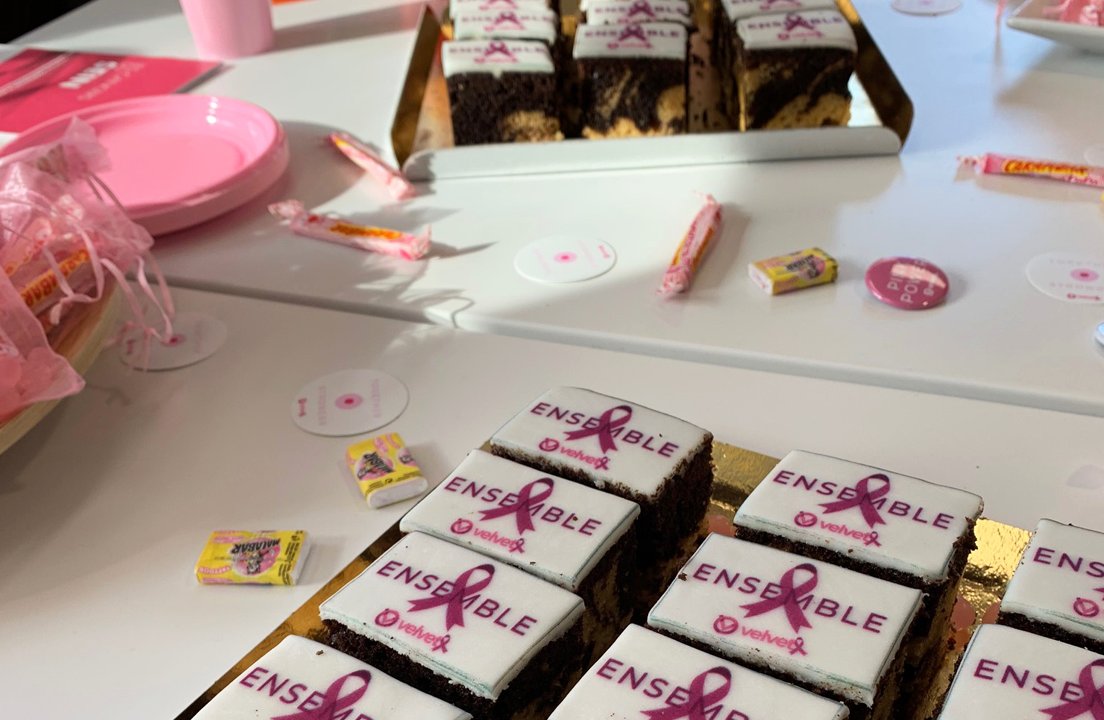 [ #rse] Hier avait lieu notre Pink Day! Une journée dédiée à la sensibilisation au cancer du sein: favoriser la prise de conscience mais aussi débuter la réalisation de nos coussins💙Et pour finir, un goûter teinté de rose! Merci à tous les velvetiens pour leur engagement !