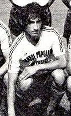 Fernando LOBOS (1978-79) Seul chilien à être passé par Rennes, Lobos n’a joué qu’une saison à Rennes où il jouera 10 matchs, mais marquera ses deux seuls buts lors d’un match 100 % breton contre Quimper en D2. Il restera en France pour sa carrière au FC Massy.